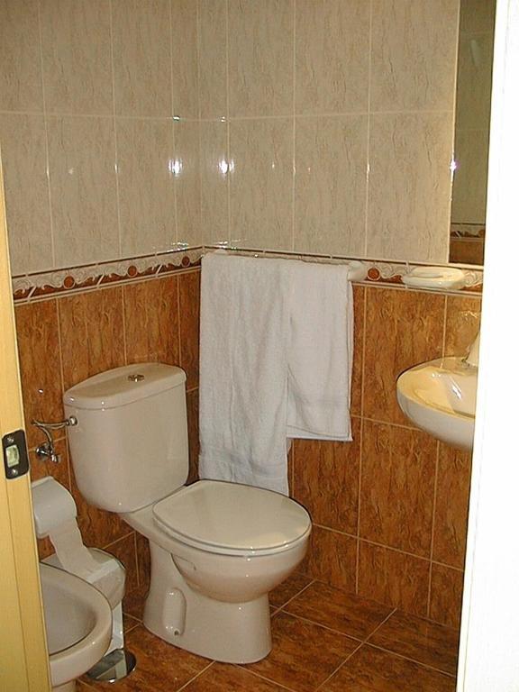 Palma del Río Hostal Restaurante Hermanos Zamora חדר תמונה